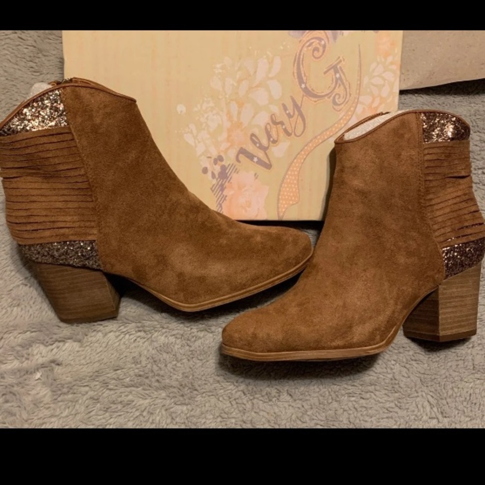 NEW Booties 8.5 - Picture 3 of 8